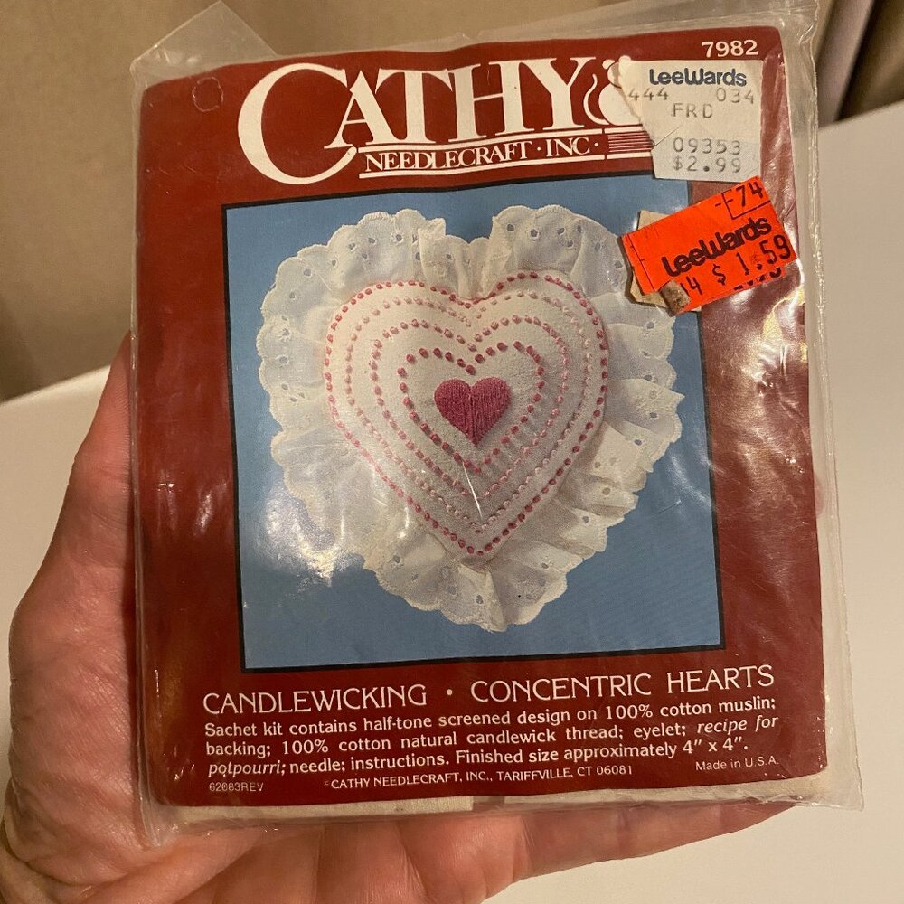 Cathy Needlecraft 7982‎ Candlewicking Heart Kit – Vintage Sealed DIY Craft